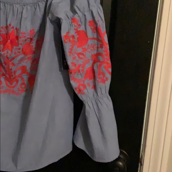 Crown & Ivy Top - Picture 3 of 4